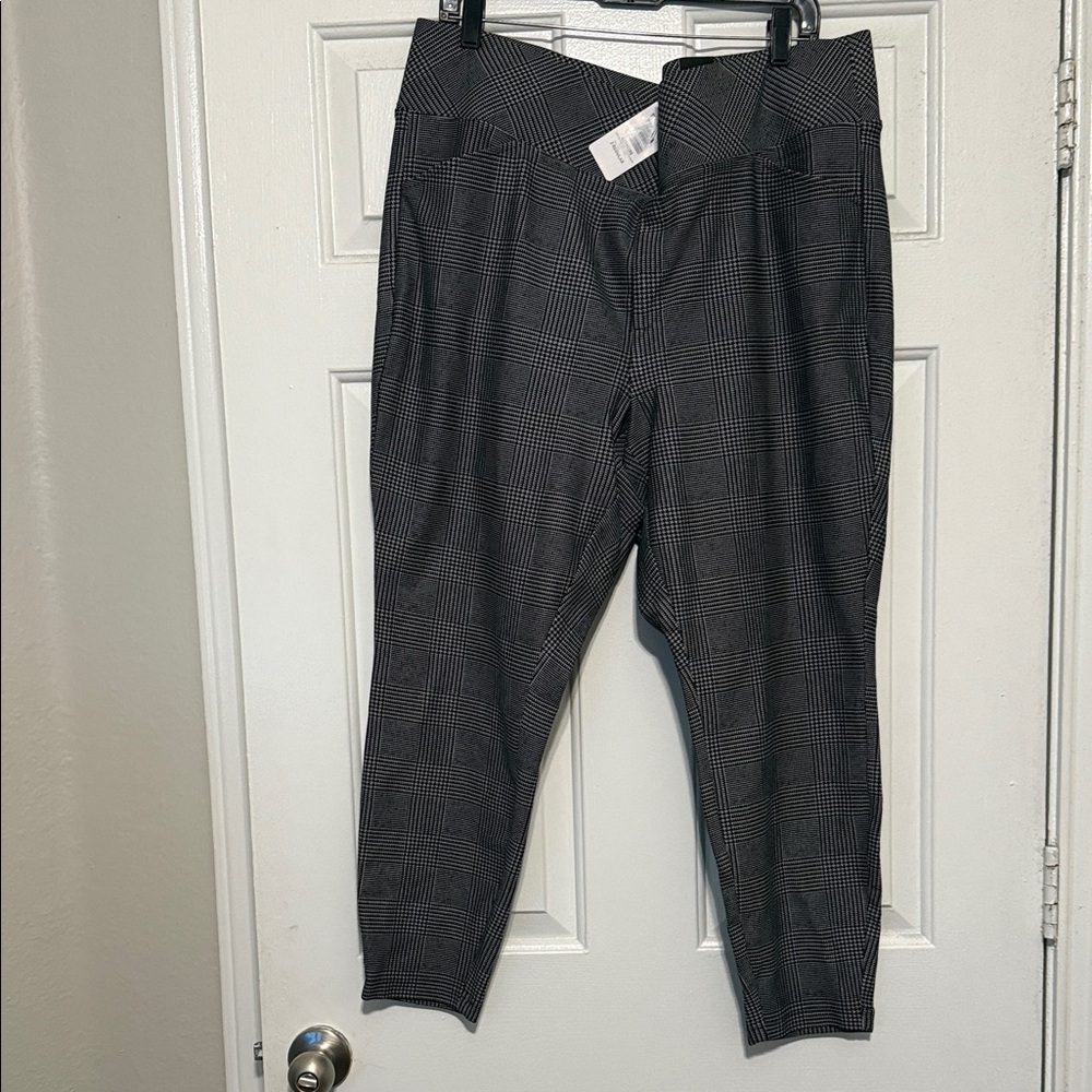 Torrid pull on black  and White Plaid Pants